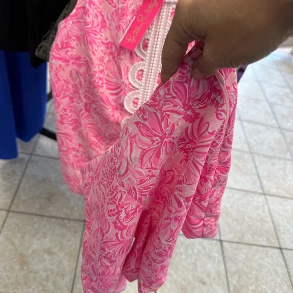 Lilly Pulitzer foxy llama set of top and shorts - Picture 2 of 5